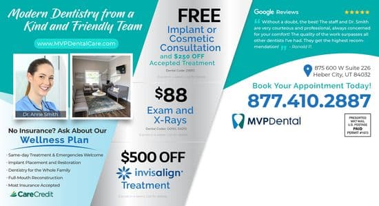 Promotional dental offer featuring family at the beach, highlighting free consultations and discounts on dental treatments.